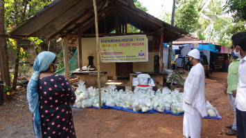 Ramakrishna Math, Koyilandy, 1 May 2020, COVID-19 Relief at Varakunnu Colony (1)