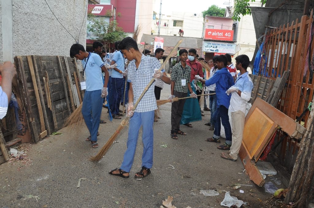 Youth Camp participants cleaning the area around Chennai Math and the nearby Sri Kapaleeshwarar Temple.